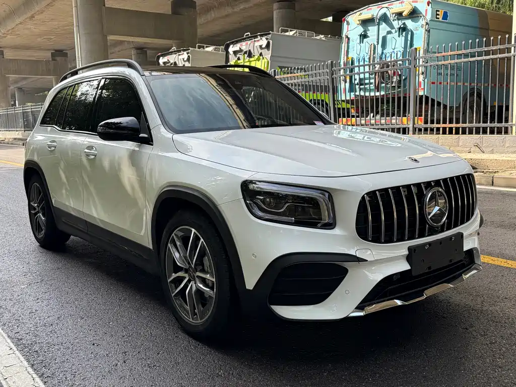 Mercedes-Benz GLB AMG — фото 3