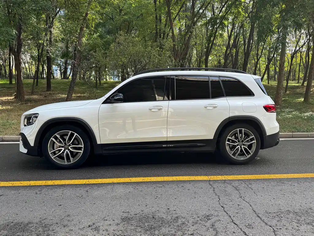 Mercedes-Benz GLB AMG — фото 4