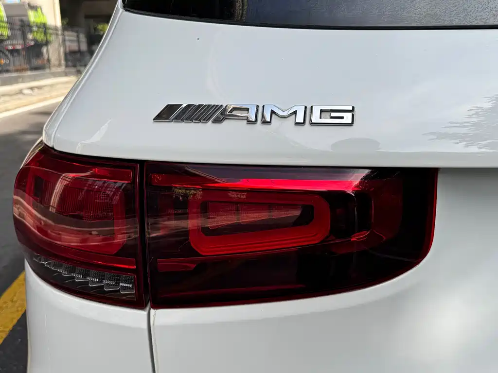 Mercedes-Benz GLB AMG — фото 9