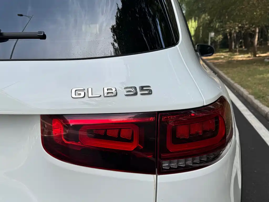 Mercedes-Benz GLB AMG — фото 10