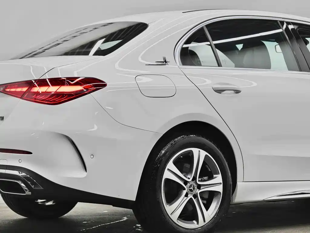 Mercedes-Benz C-Class — фото 25