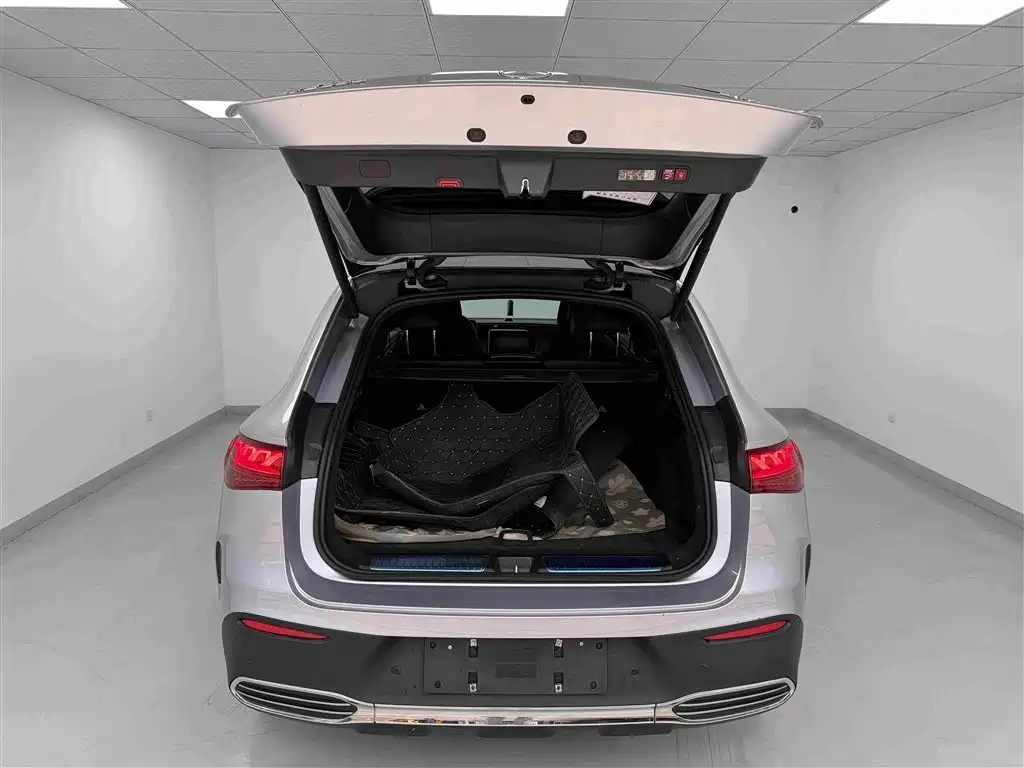 Mercedes-Benz EQE SUV — фото 21