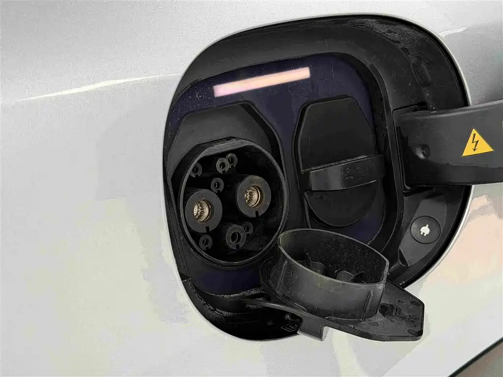 Mercedes-Benz EQE SUV — фото 24