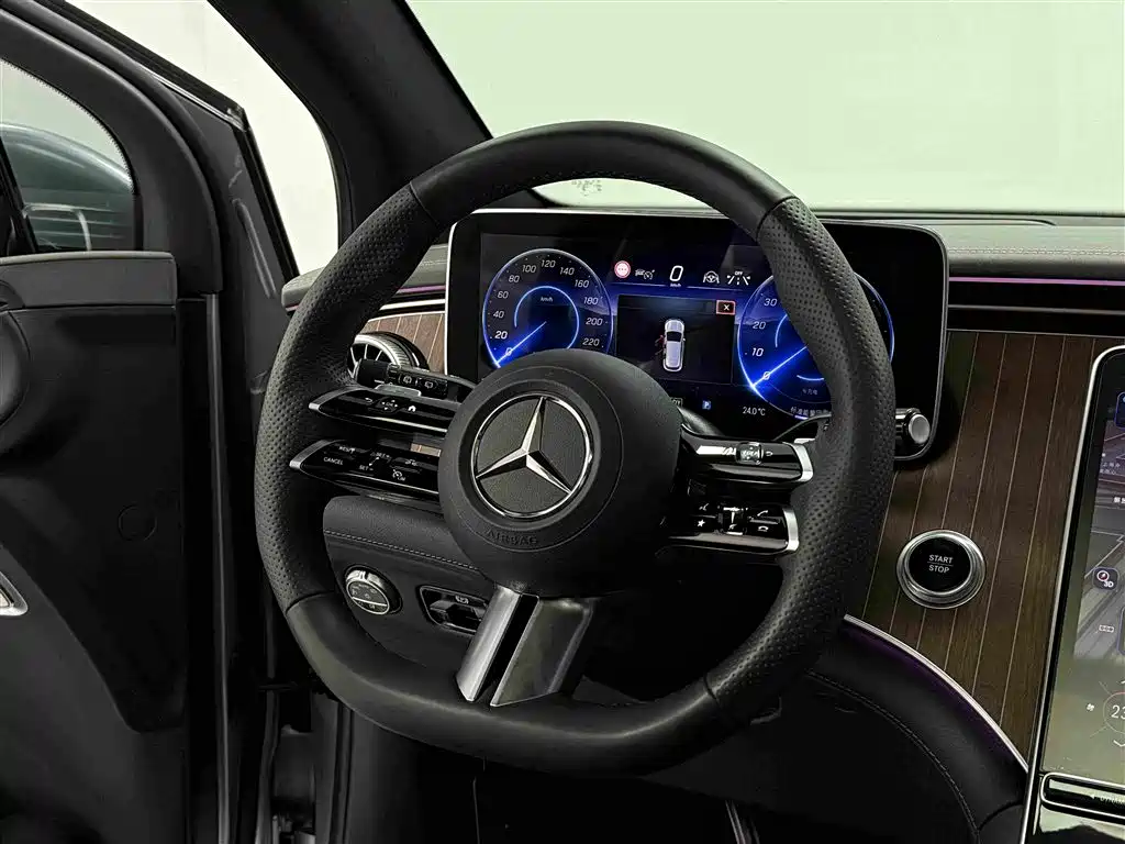 Mercedes-Benz EQE SUV — фото 7