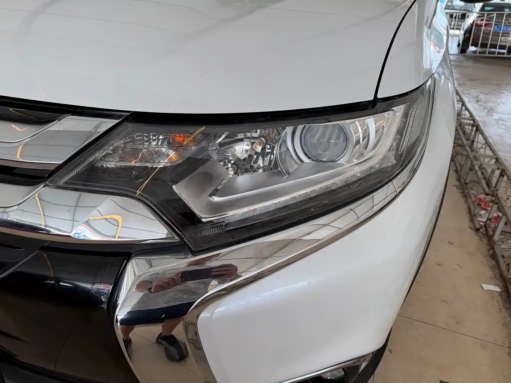Mitsubishi Outlander — фото 2