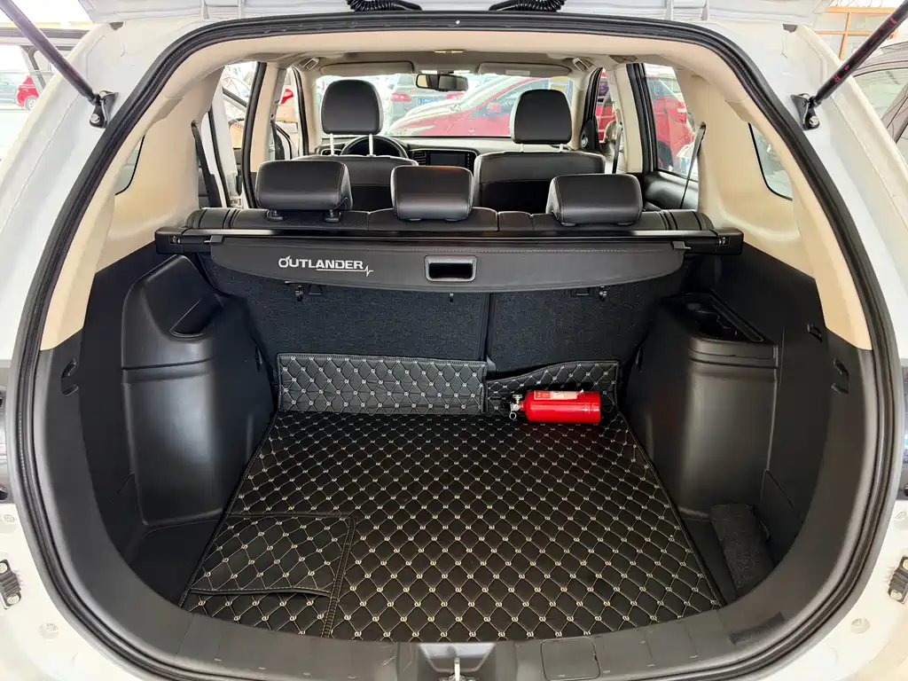 Mitsubishi Outlander — фото 23