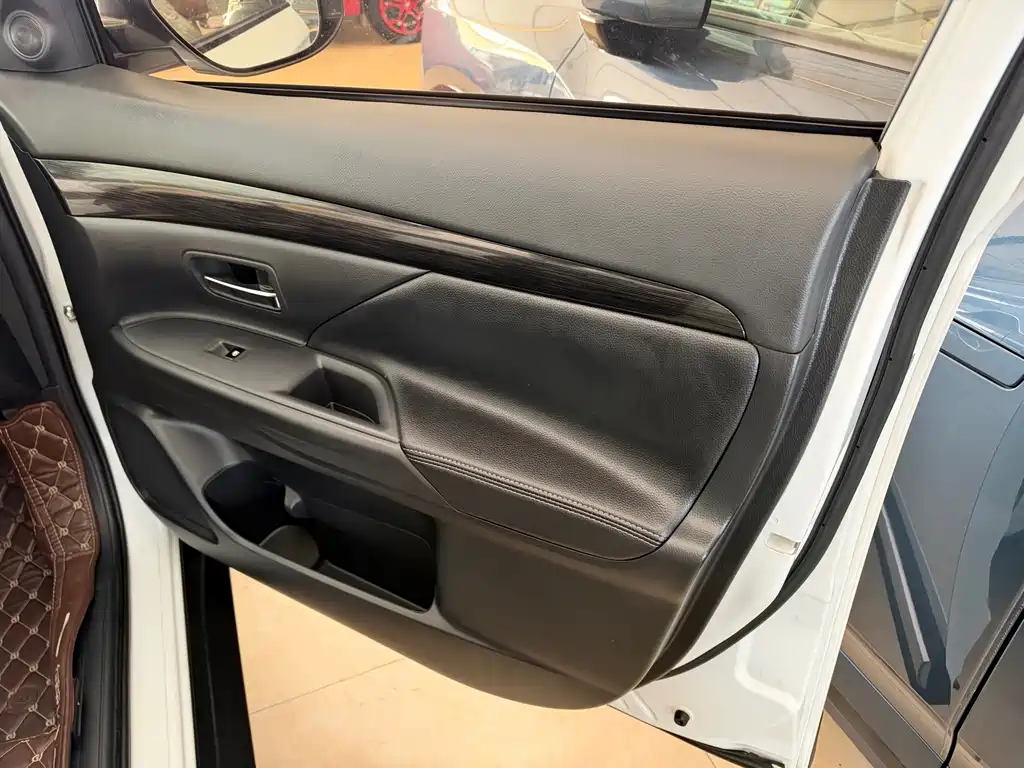 Mitsubishi Outlander — фото 29