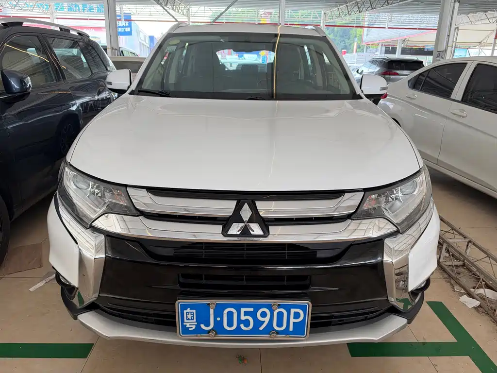 Mitsubishi Outlander — фото 4