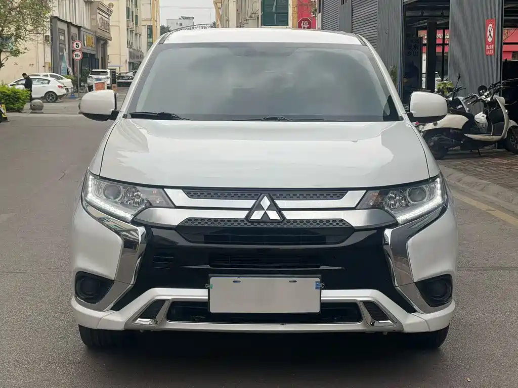 Mitsubishi Outlander — фото 2