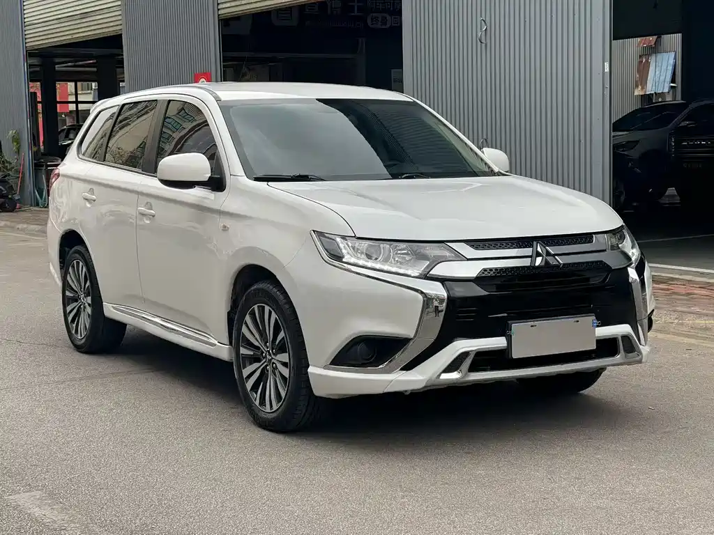 Mitsubishi Outlander — фото 3