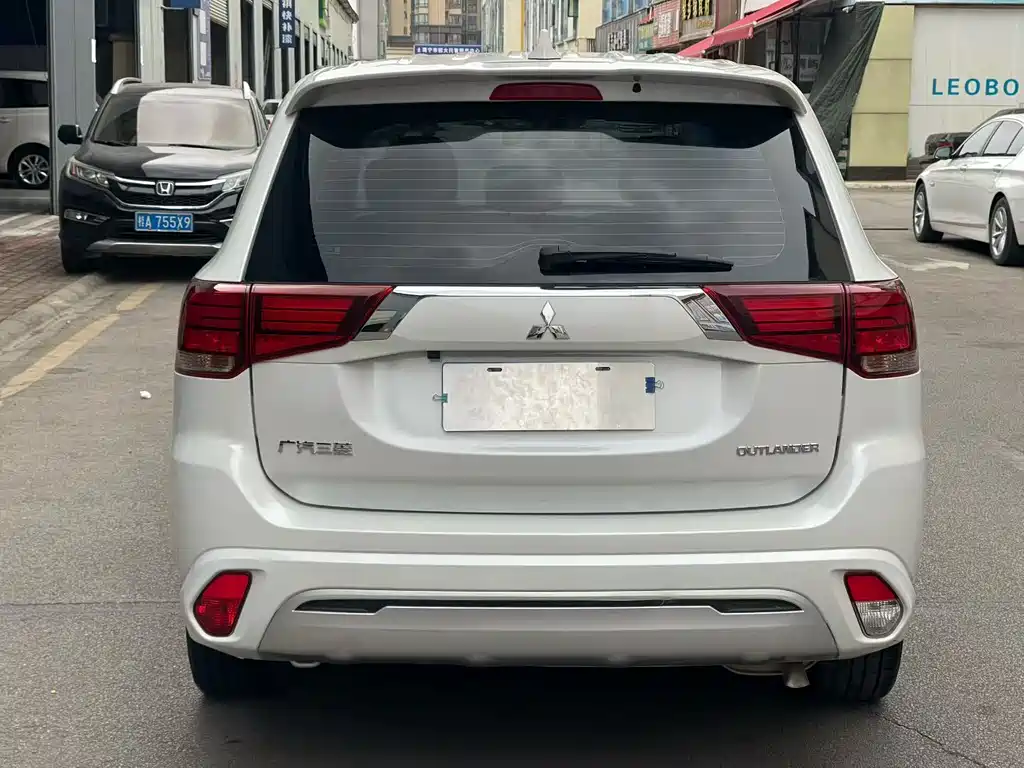 Mitsubishi Outlander — фото 6