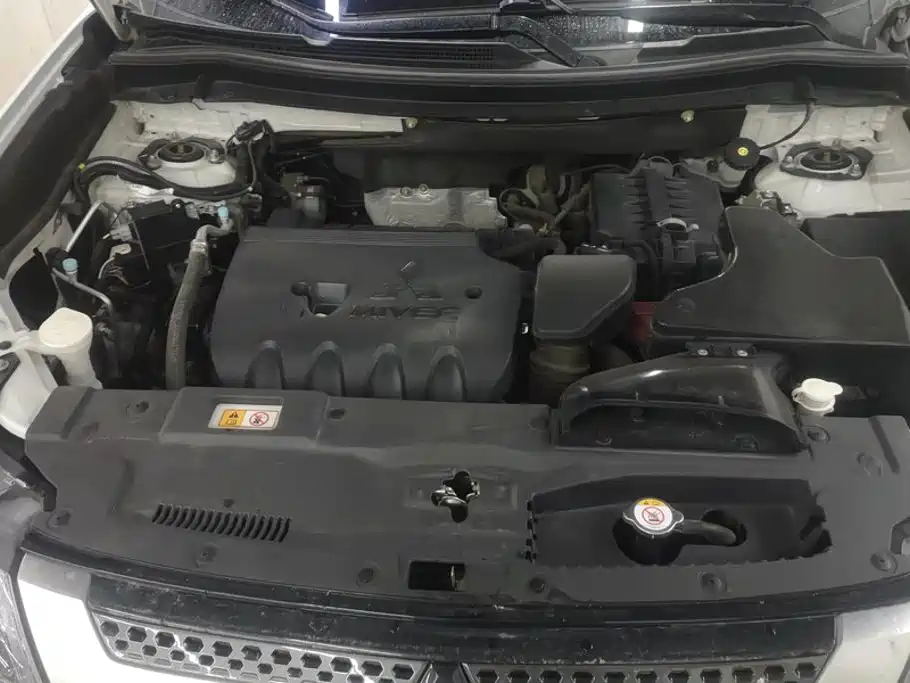 Mitsubishi Outlander — фото 10
