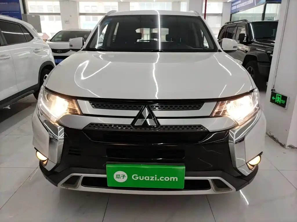 Mitsubishi Outlander — фото 2