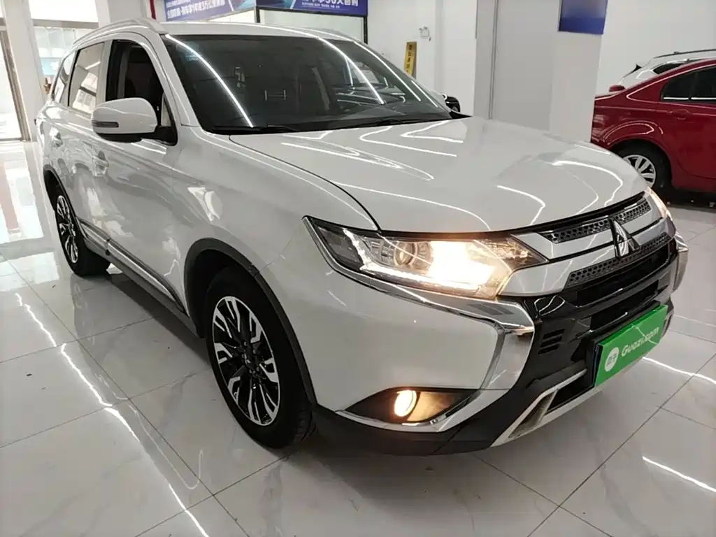Mitsubishi Outlander — фото 3