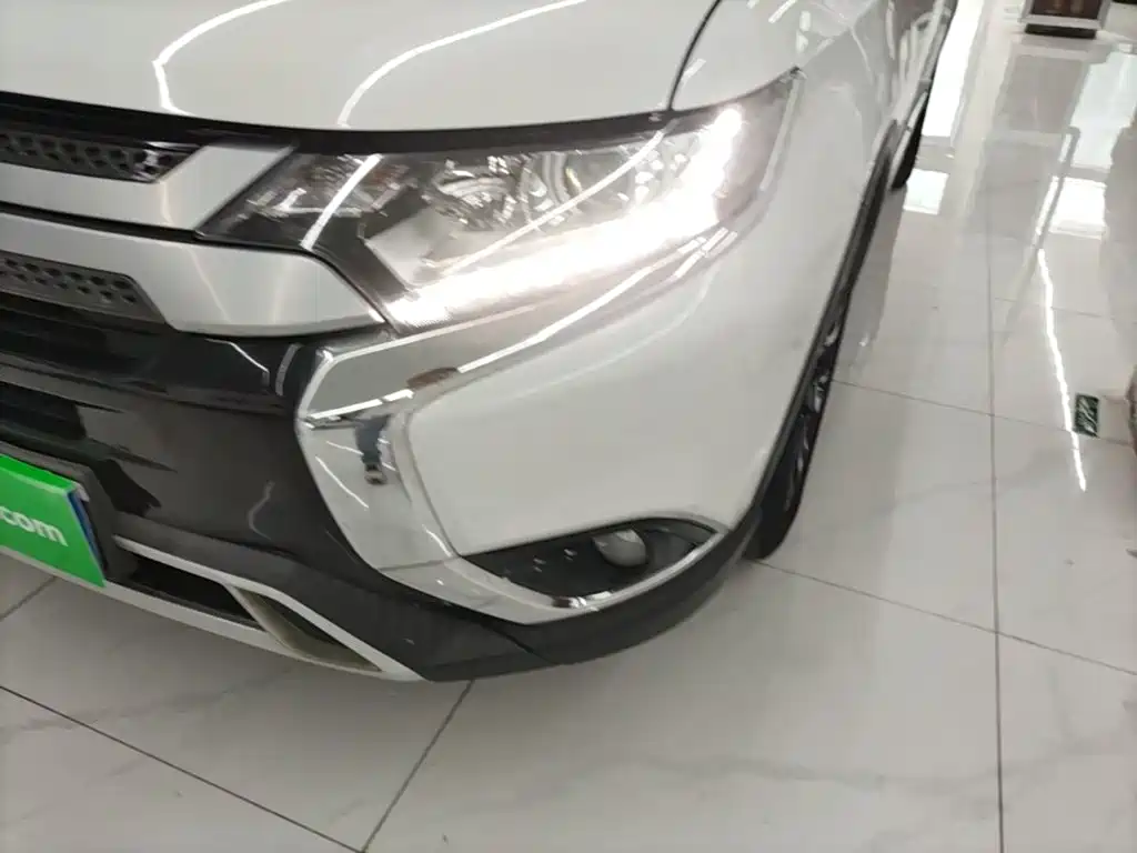 Mitsubishi Outlander — фото 23