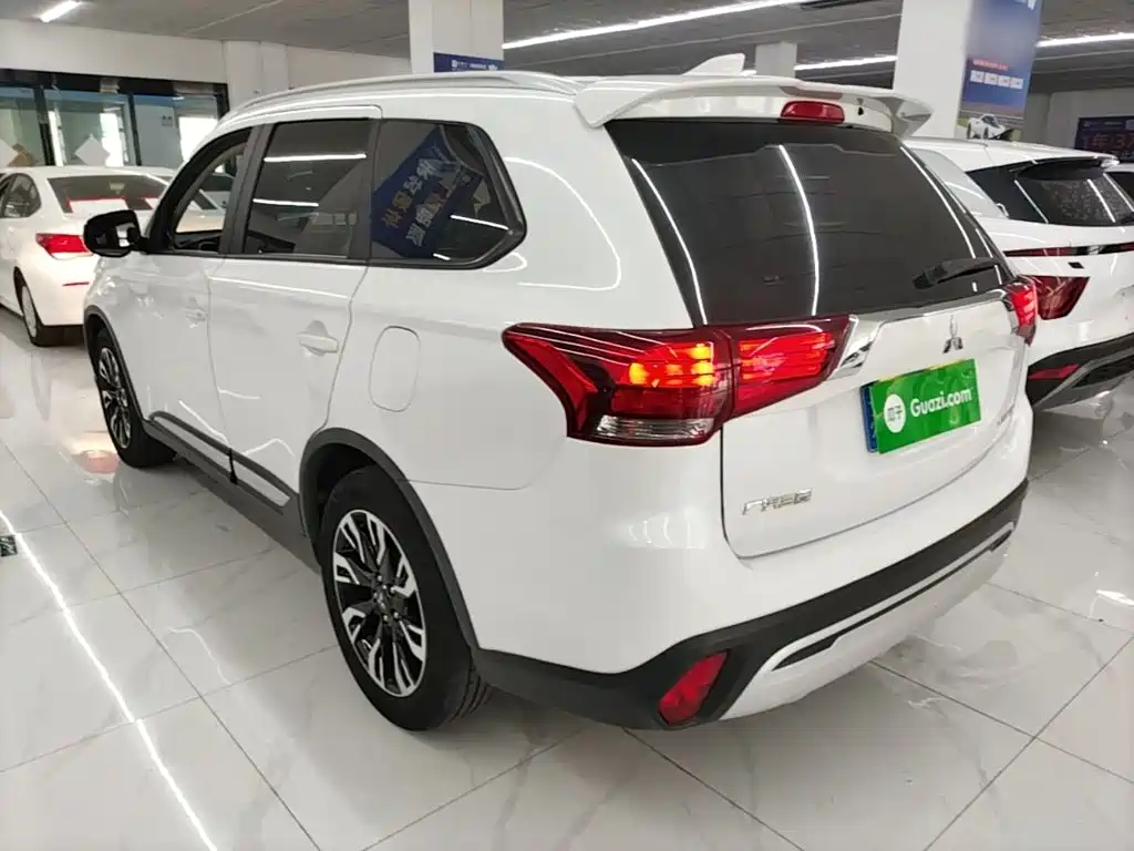 Mitsubishi Outlander — фото 4