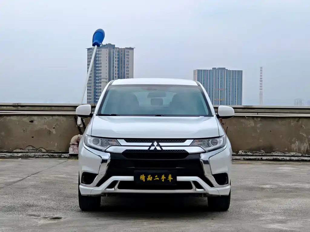 Mitsubishi Outlander — фото 2