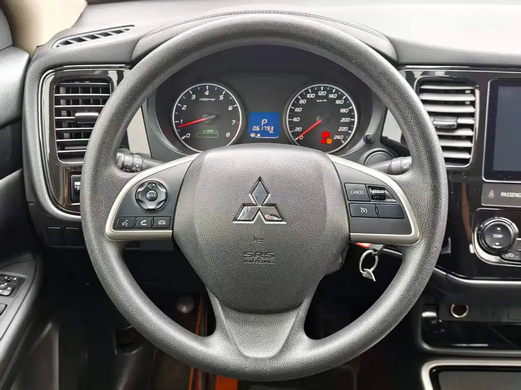 Mitsubishi Outlander — фото 13