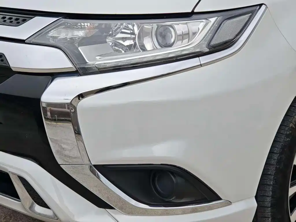 Mitsubishi Outlander — фото 15