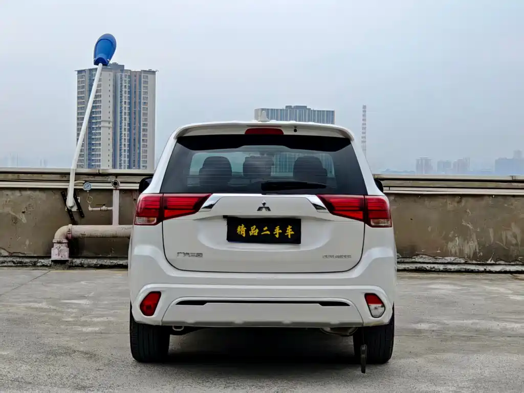 Mitsubishi Outlander — фото 17