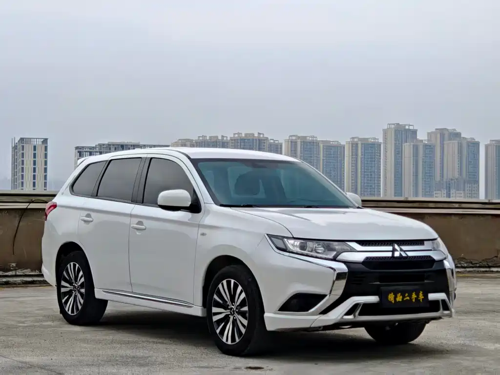 Mitsubishi Outlander — фото 3