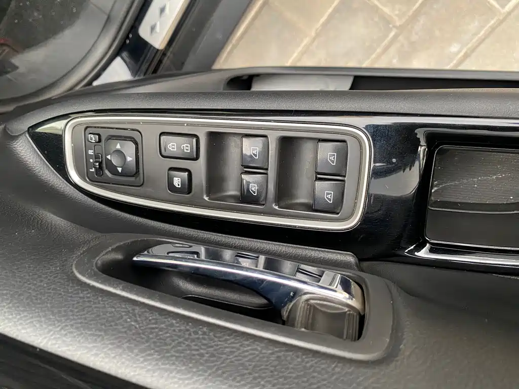 Mitsubishi Outlander — фото 11