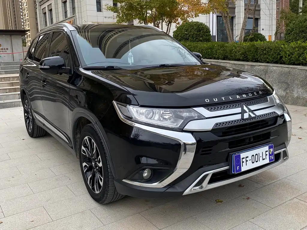 Mitsubishi Outlander — фото 3
