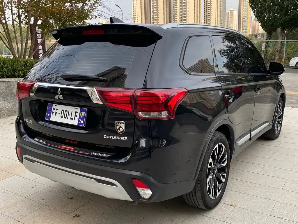 Mitsubishi Outlander — фото 6