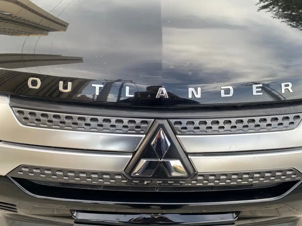 Mitsubishi Outlander — фото 10