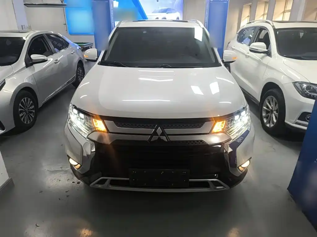 Mitsubishi Outlander — фото 2
