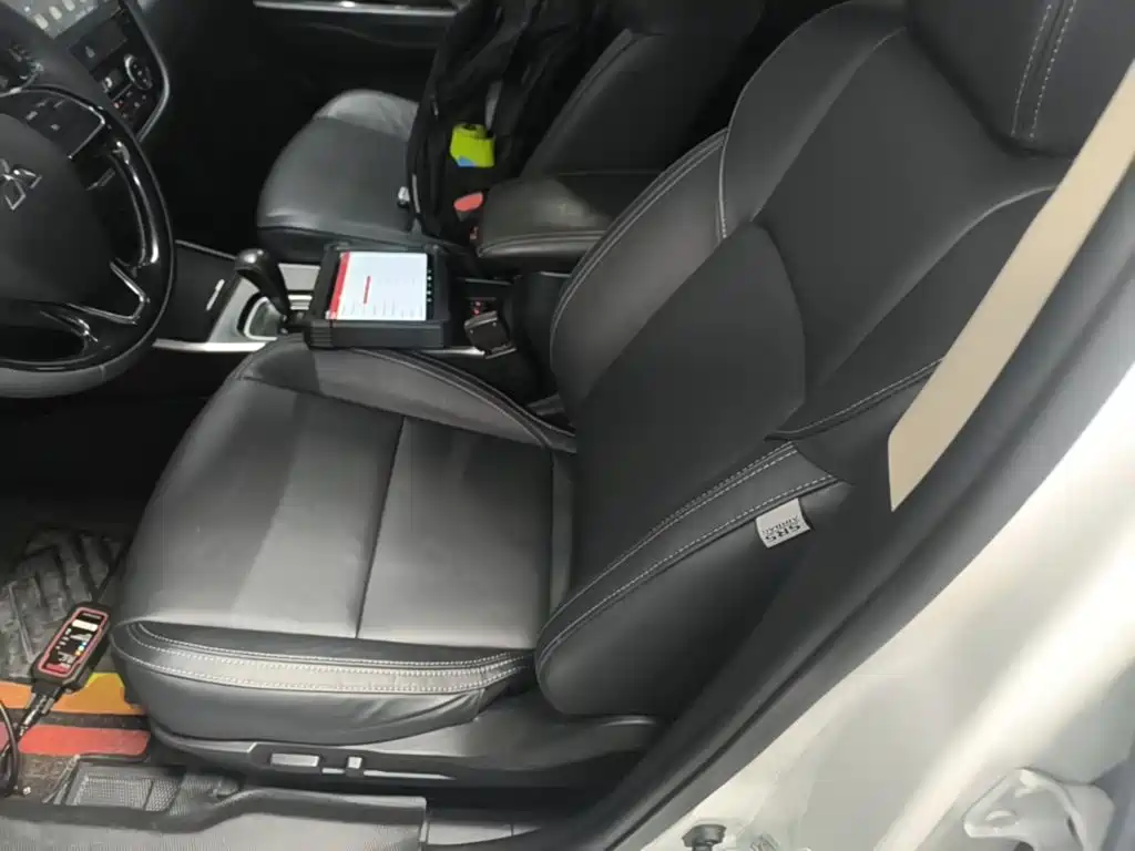 Mitsubishi Outlander — фото 14