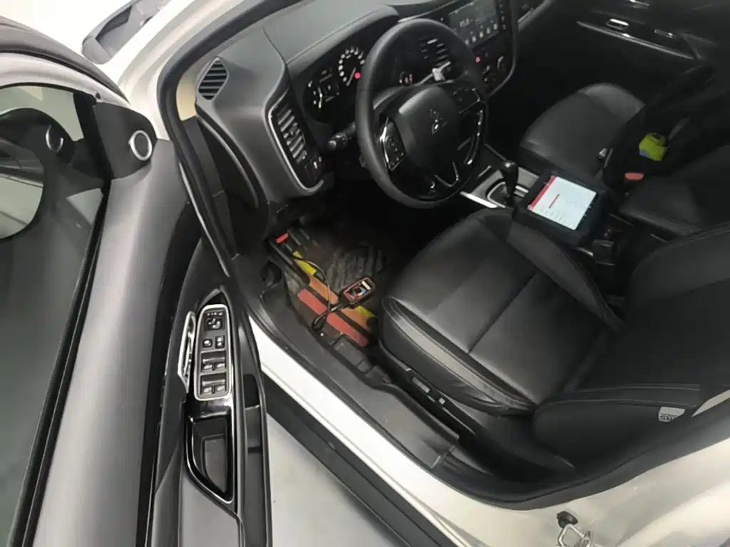 Mitsubishi Outlander — фото 15