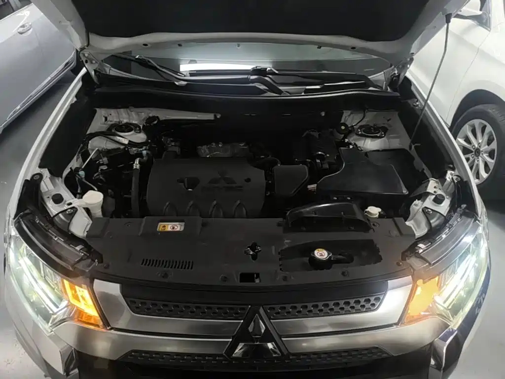 Mitsubishi Outlander — фото 19