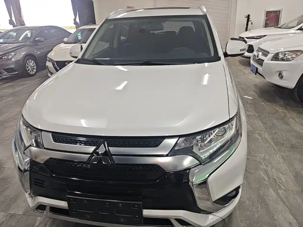 Mitsubishi Outlander — фото 2