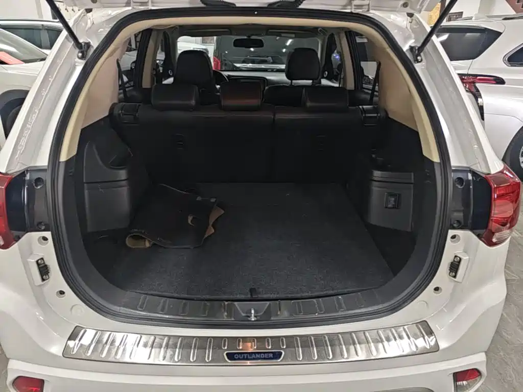 Mitsubishi Outlander — фото 18