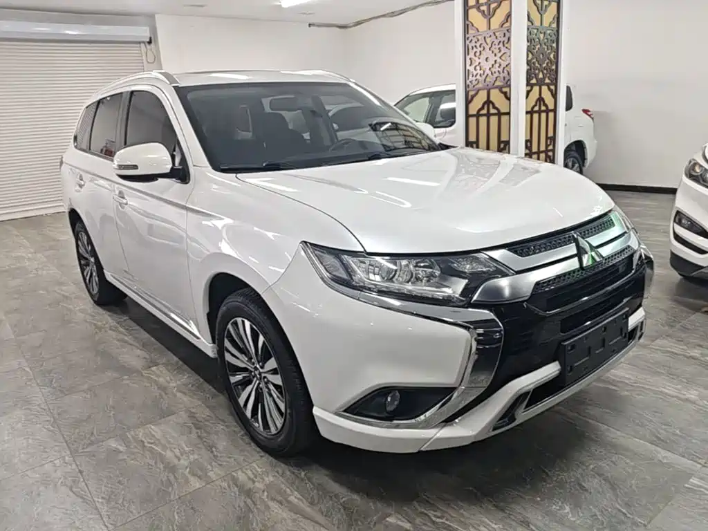 Mitsubishi Outlander — фото 3