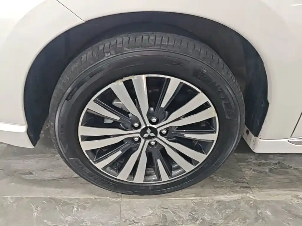Mitsubishi Outlander — фото 22