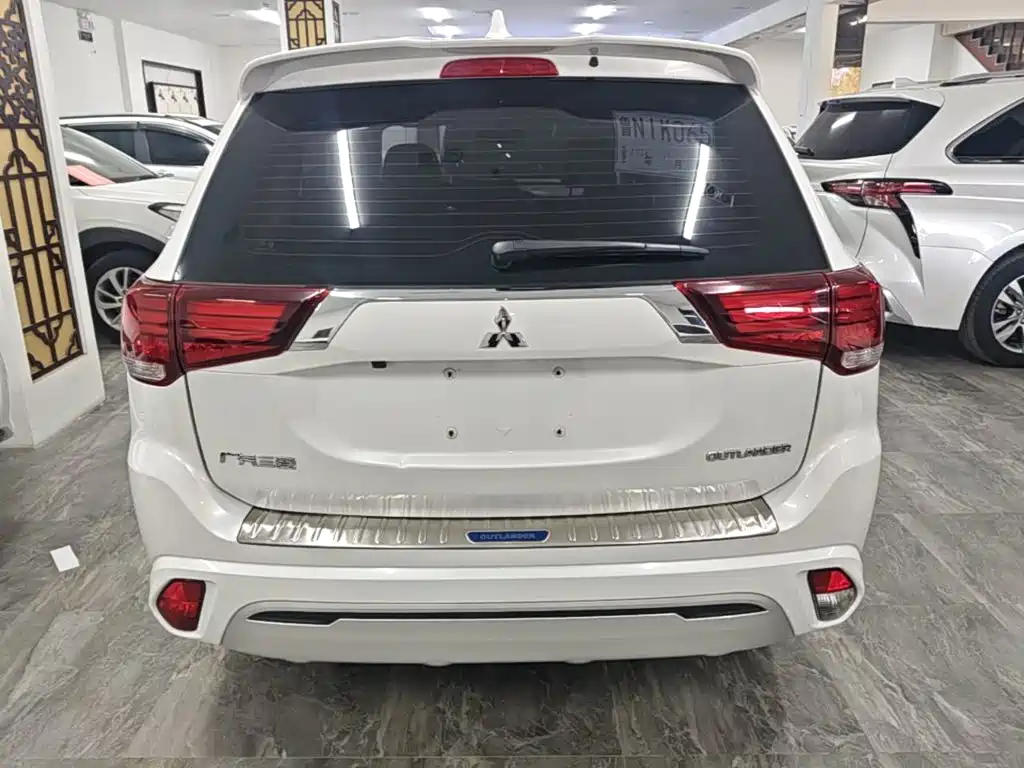 Mitsubishi Outlander — фото 5