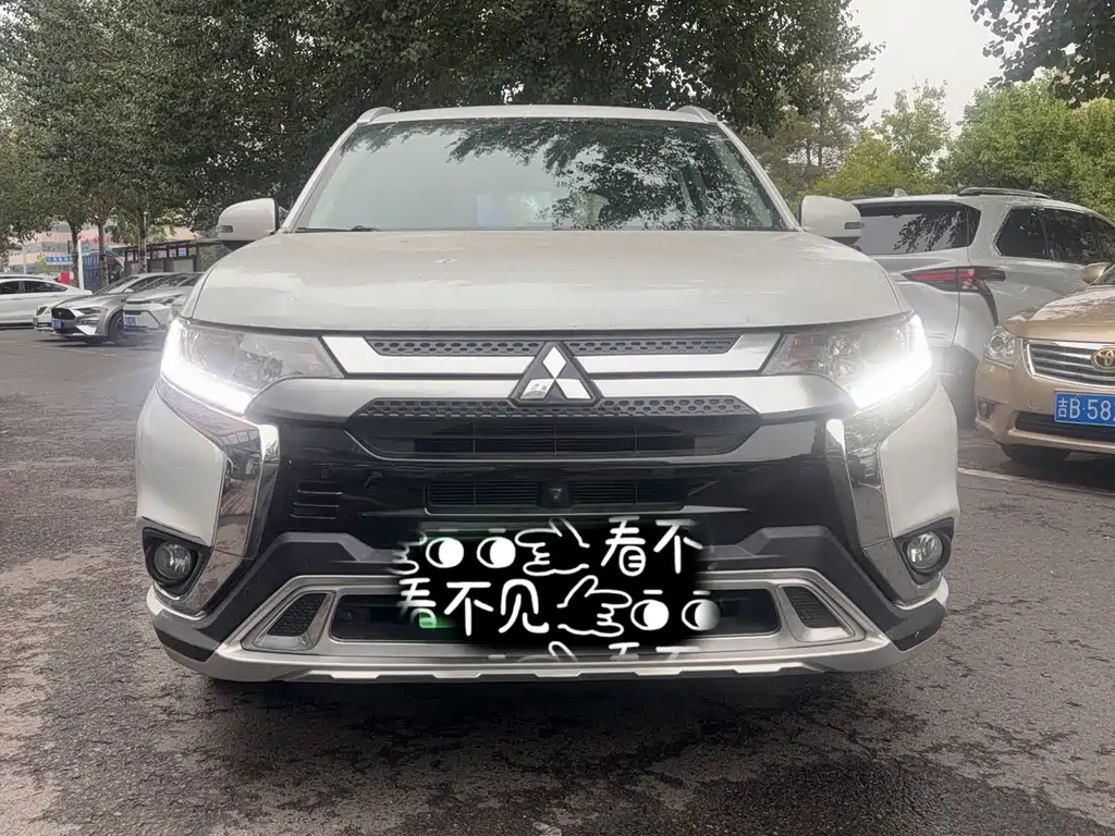Mitsubishi Outlander — фото 2