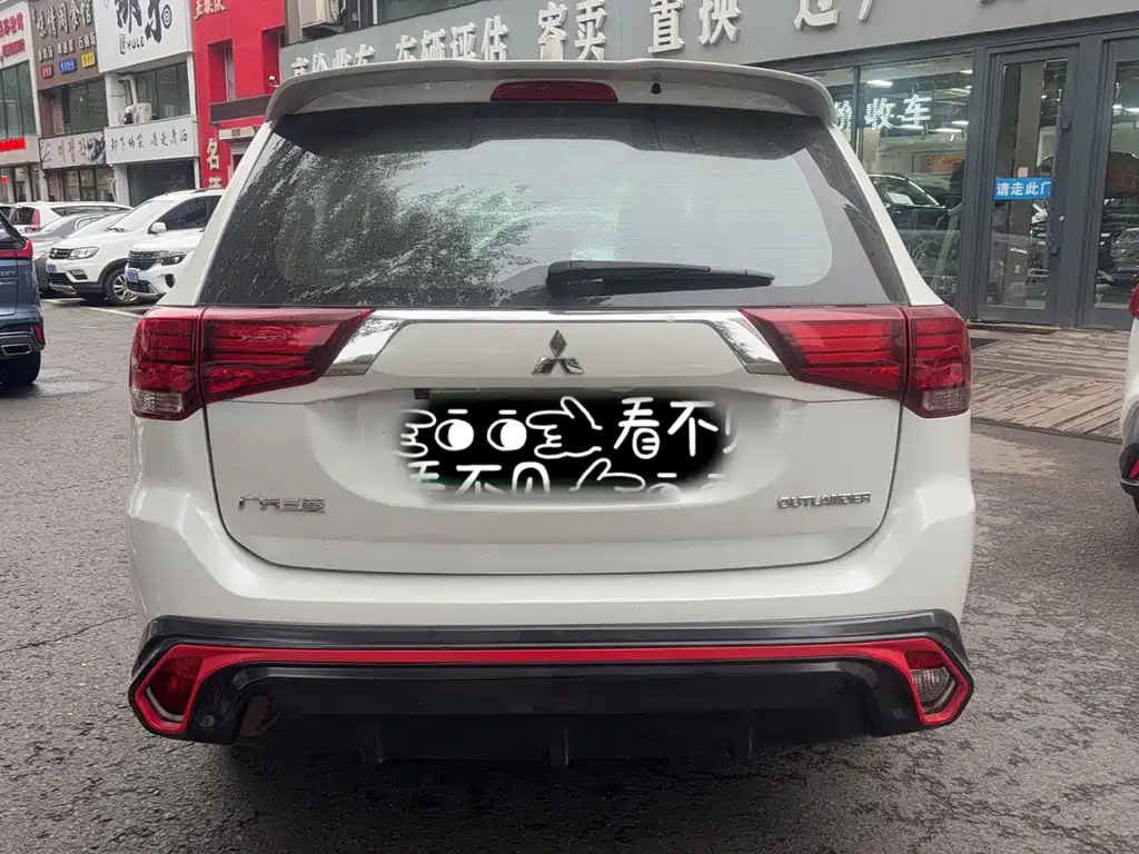 Mitsubishi Outlander — фото 4