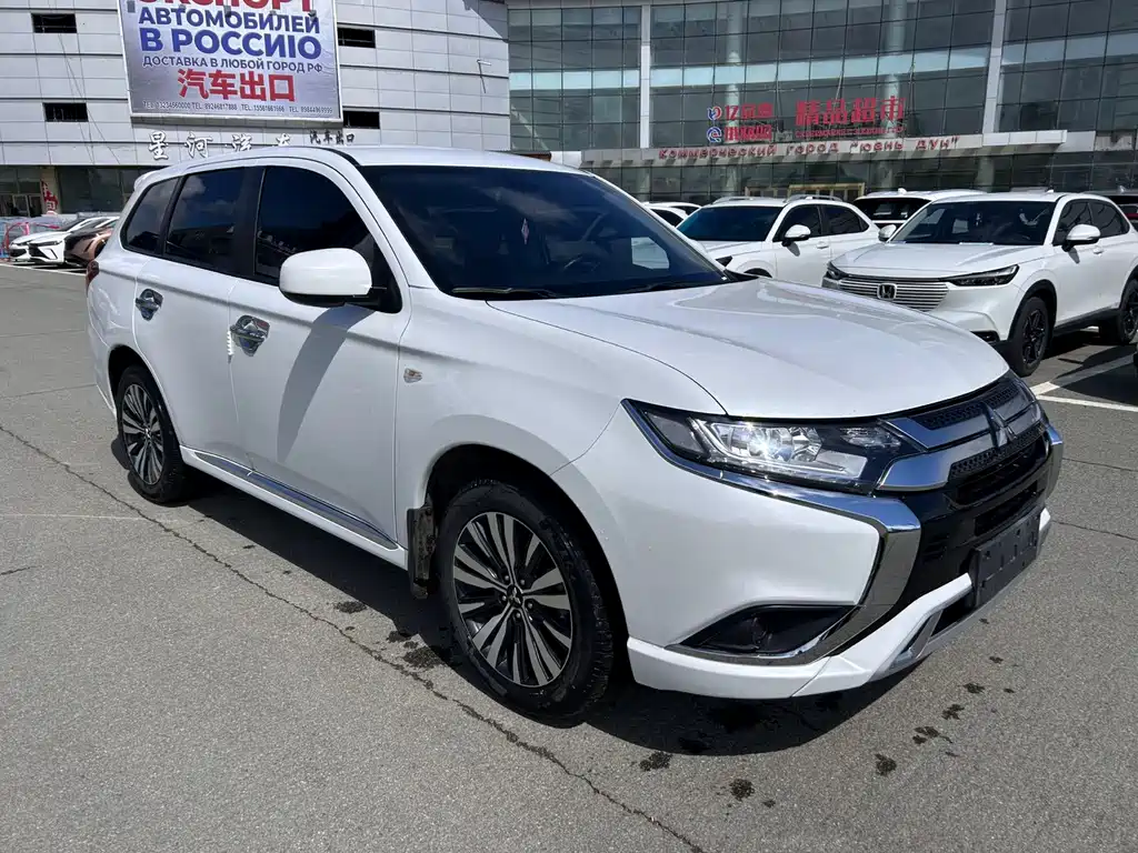 Mitsubishi Outlander — фото 3