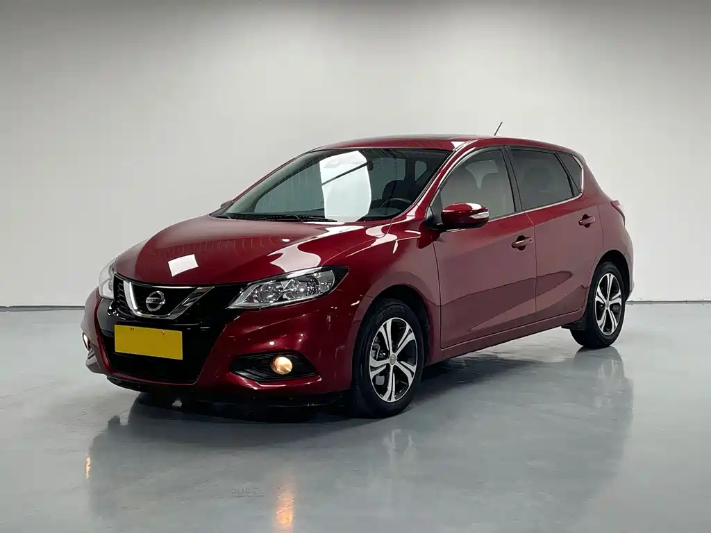 Nissan Tiida — фото 1