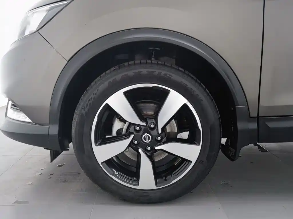 Nissan Qashqai — фото 17