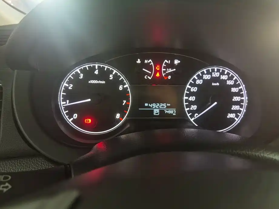 Nissan Tiida — фото 11
