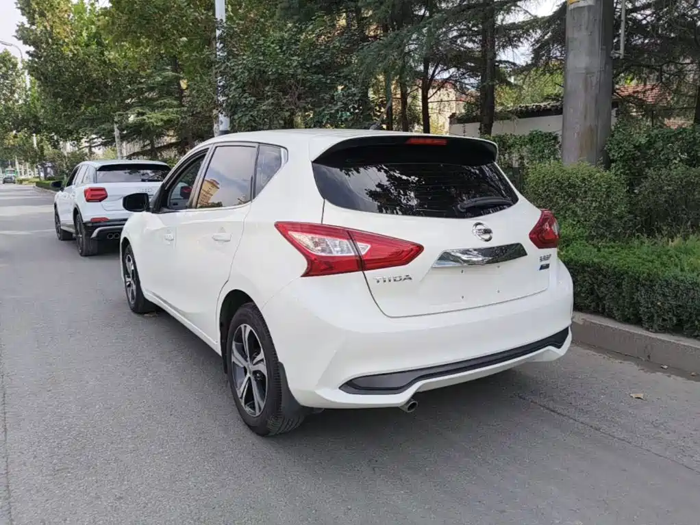 Nissan Tiida — фото 4