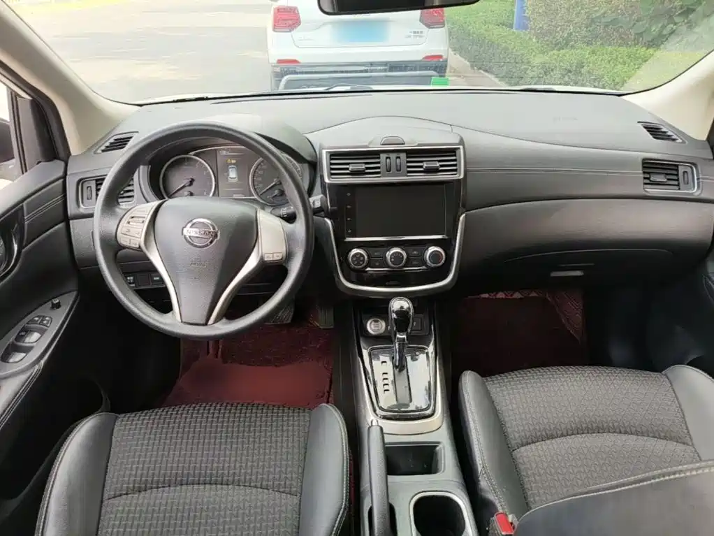 Nissan Tiida — фото 9