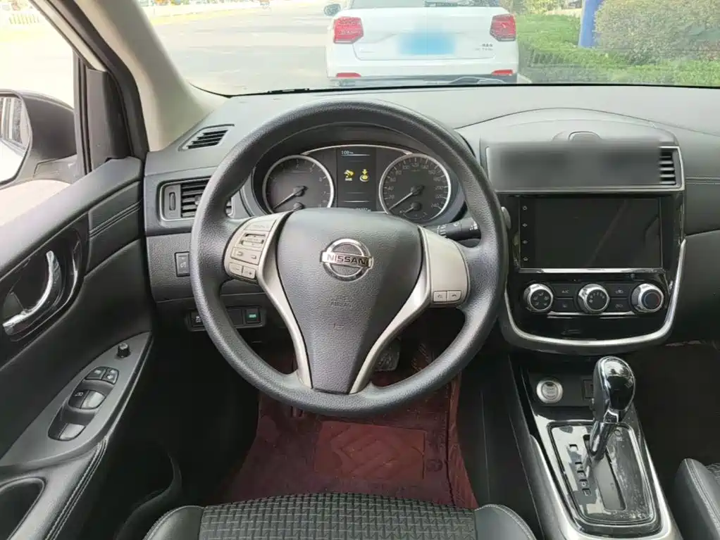 Nissan Tiida — фото 10