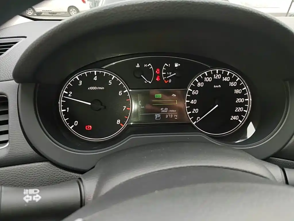 Nissan Tiida — фото 11