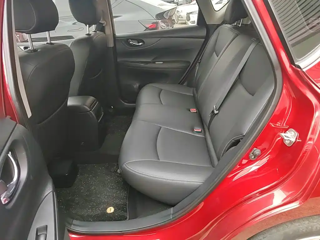 Nissan Tiida — фото 16