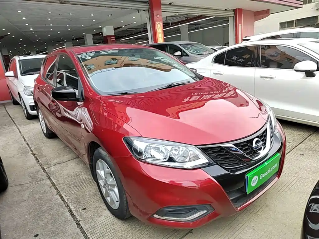 Nissan Tiida — фото 3